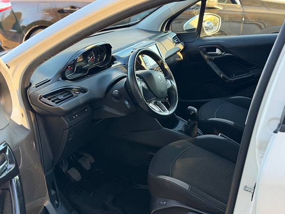 Peugeot 208 7 of 9