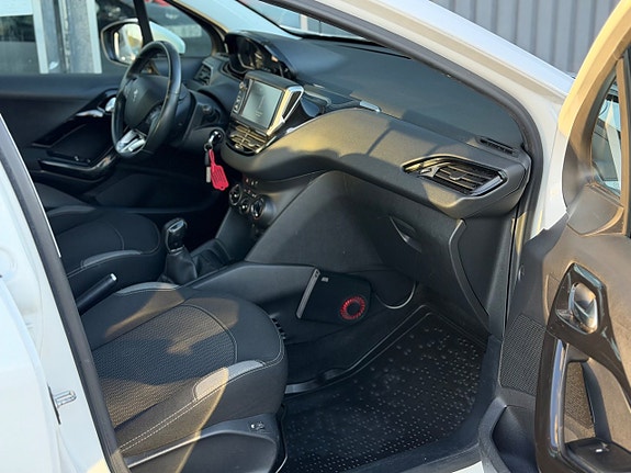 Peugeot 208 6 of 9