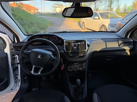 Peugeot 208 8 of 9