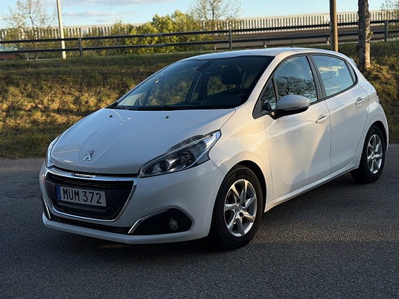 Peugeot 208 3 of 5