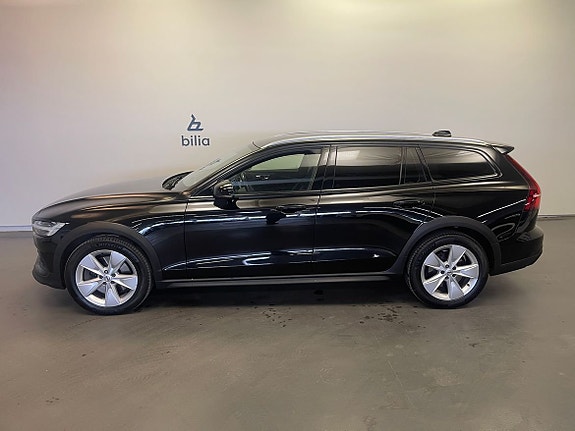 Volvo V60 Cross Country 2 of 5