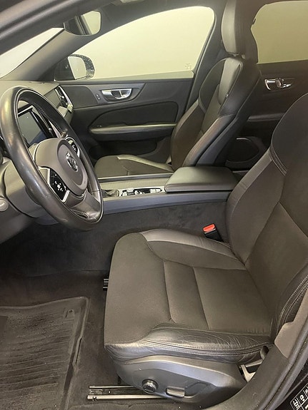 Volvo V60 Cross Country 4 of 7