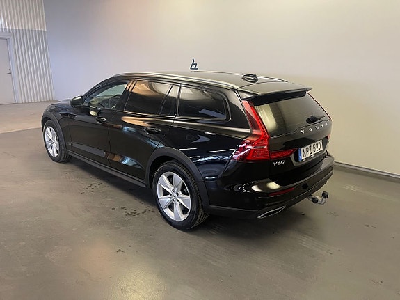 Volvo V60 Cross Country 3 of 7