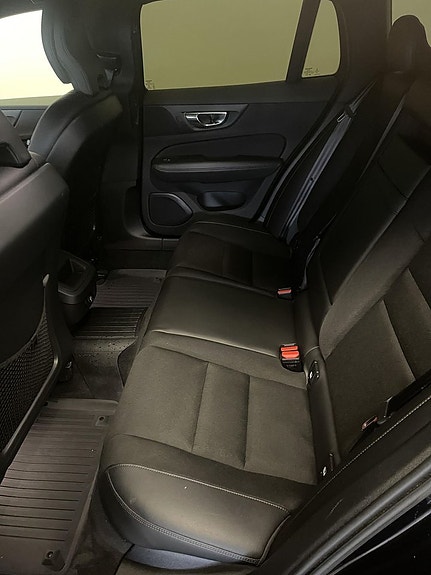Volvo V60 Cross Country 5 of 7