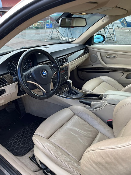 BMW 325d 3 of 5