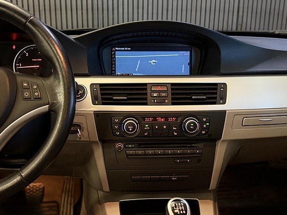 BMW 320d 25 of 27