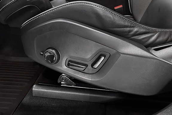 Volvo XC60 10 of 25