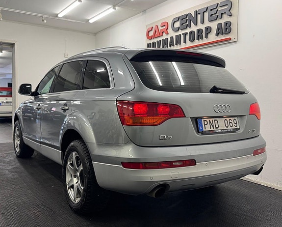 Audi Q7 3 of 5