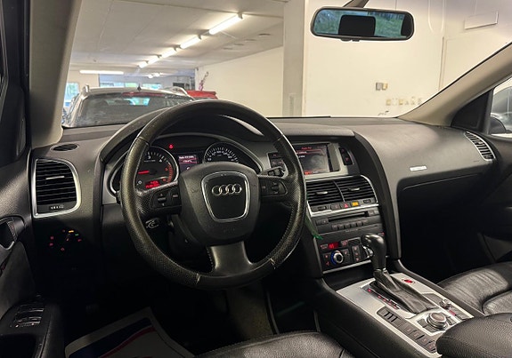 Audi Q7 4 of 5