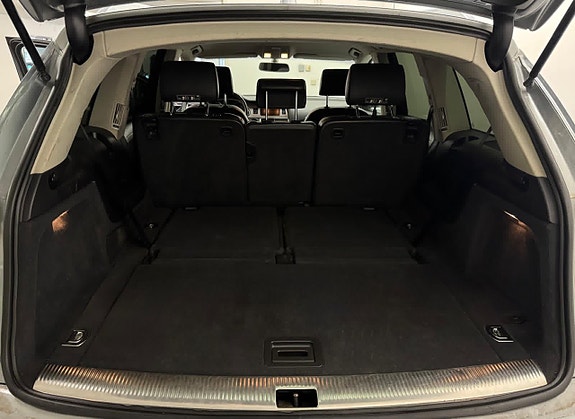 Audi Q7 25 of 25