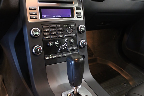 Volvo V70 11 of 26