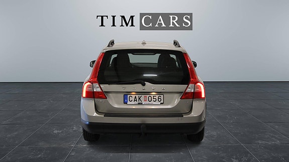 Volvo V70 3 of 5