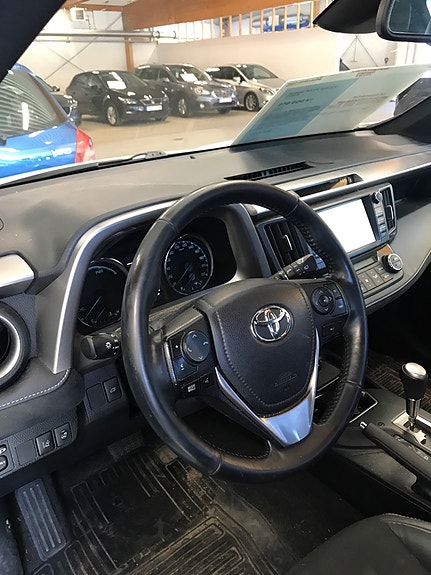 Toyota RAV4 2 of 4