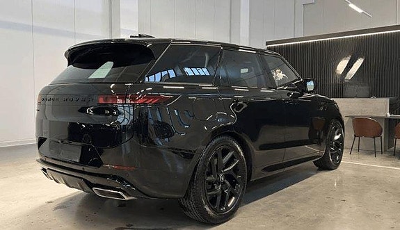 Land Rover Range Rover Sport 3 of 5