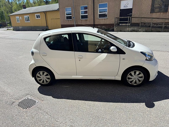 Toyota Aygo 5 of 7