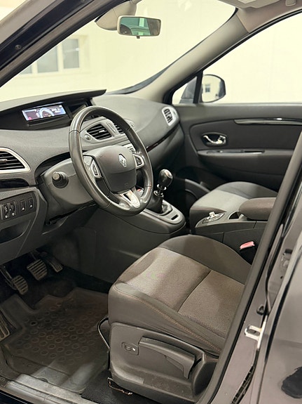 Renault Grand Scenic III 5 of 5