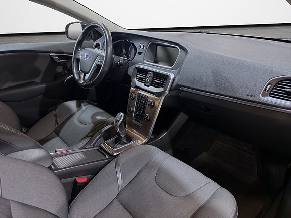 Volvo V40 Cross Country 10 of 28