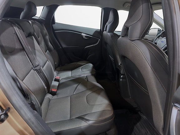 Volvo V40 Cross Country 26 of 28