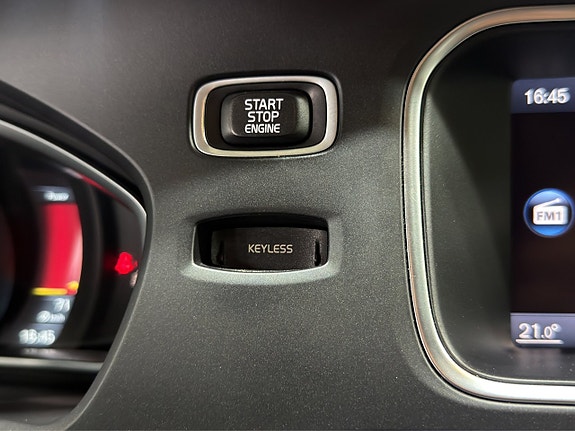 Volvo V40 Cross Country 23 of 28