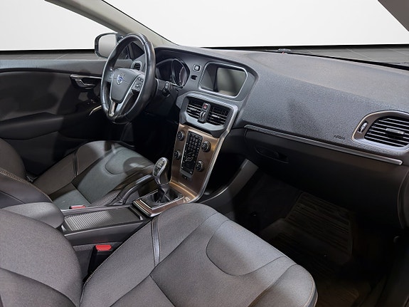 Volvo V40 Cross Country 24 of 28