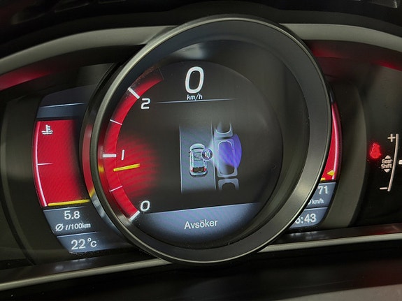 Volvo V40 Cross Country 20 of 28