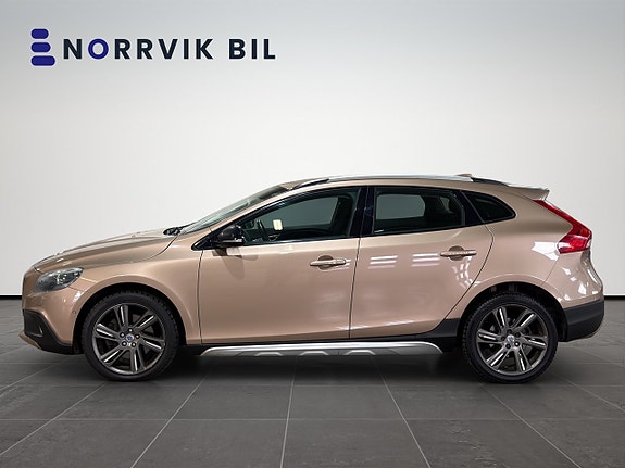 Volvo V40 Cross Country 7 of 28