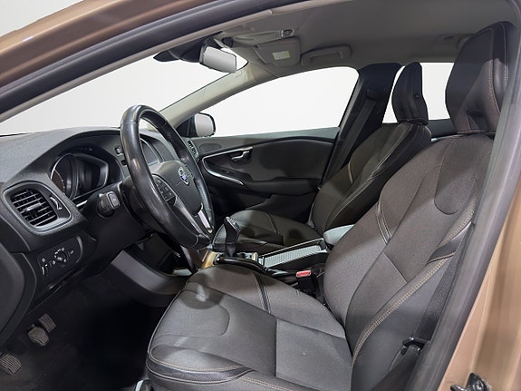Volvo V40 Cross Country 12 of 28