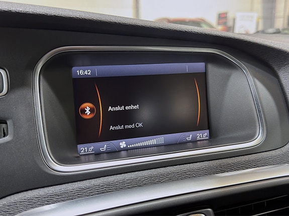 Volvo V40 Cross Country 14 of 28