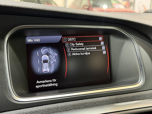 Volvo V40 Cross Country 21 of 28