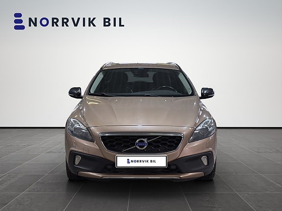 Volvo V40 Cross Country 2 of 5