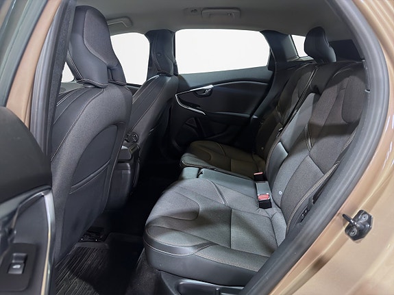 Volvo V40 Cross Country 17 of 28