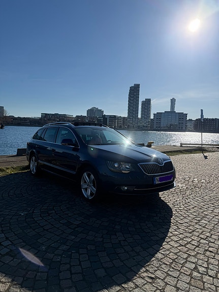 Skoda Superb 2 of 5