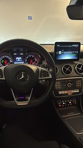 Mercedes-Benz CLA200 4 of 5