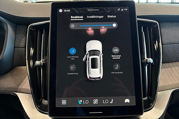 Volvo XC90 18 of 30