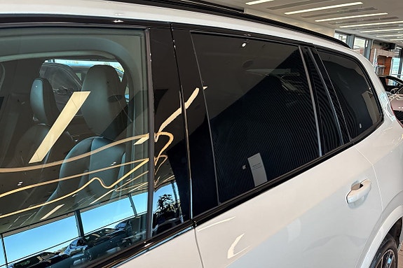 Volvo XC90 30 of 30