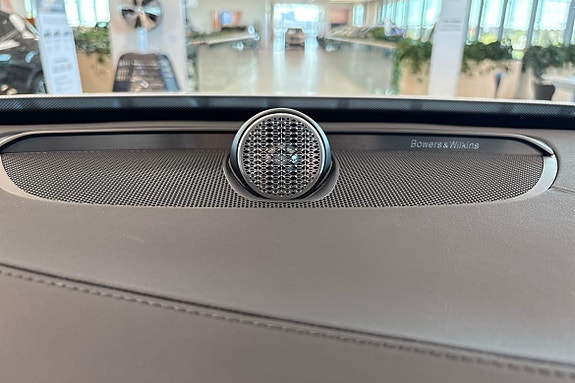Volvo XC90 11 of 30