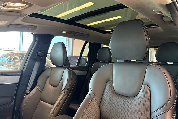 Volvo XC90 8 of 30