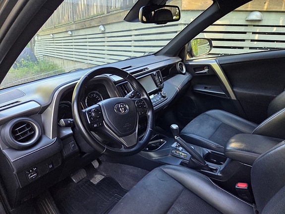 Toyota RAV4 9 of 11