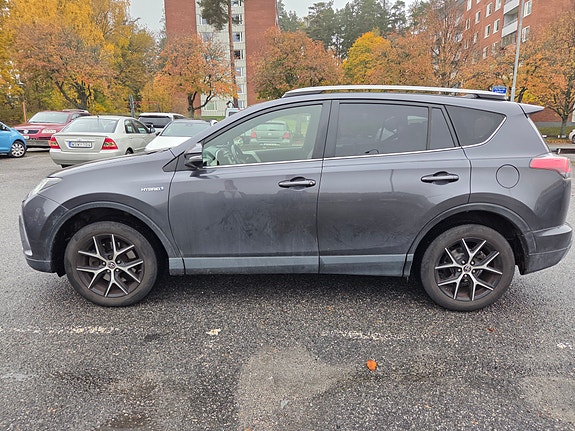Toyota RAV4 6 of 11