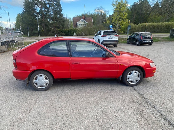 Toyota Corolla 8 of 13