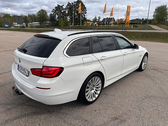BMW 520d 4 of 5