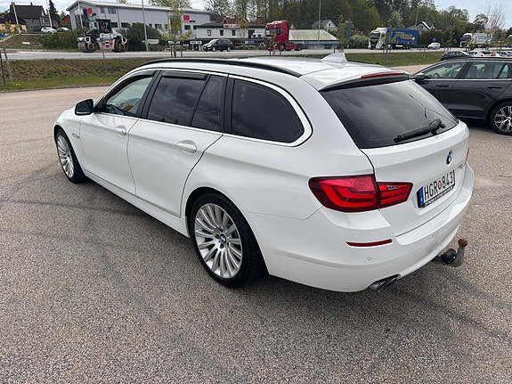 BMW 520d 2 of 5