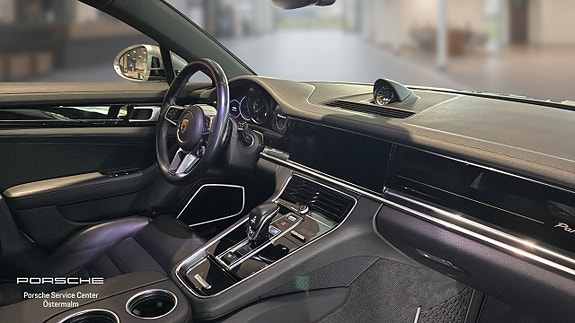 Porsche Panamera 4 of 5