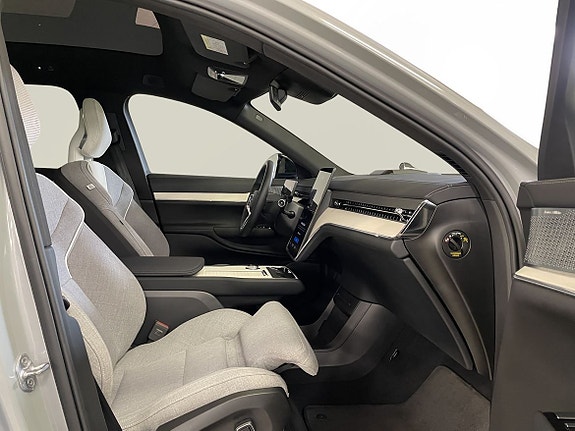 Volvo EX90 15 of 15