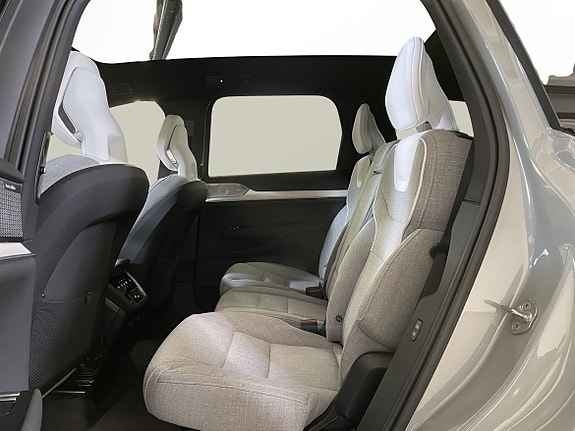 Volvo EX90 14 of 15