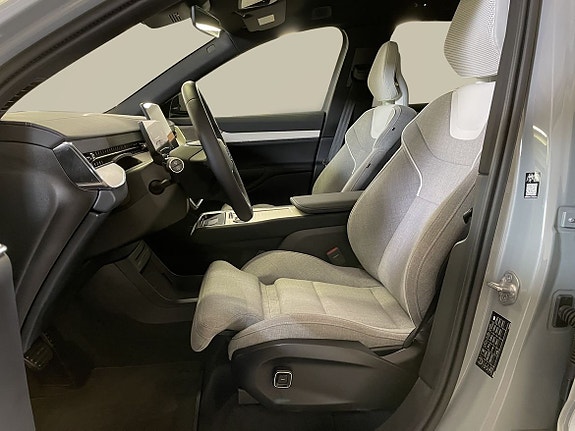 Volvo EX90 13 of 15