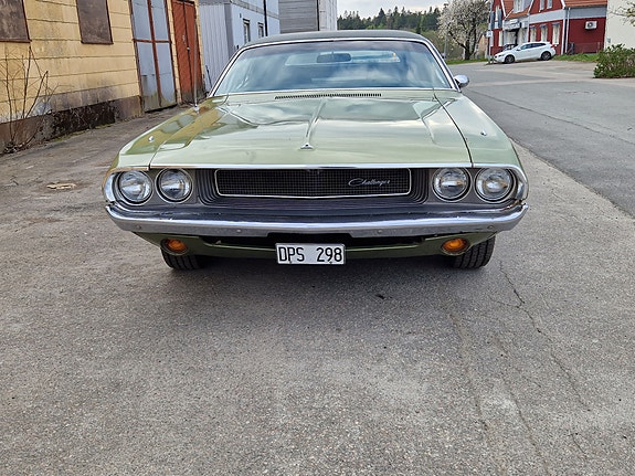Dodge Challenger 2 of 5