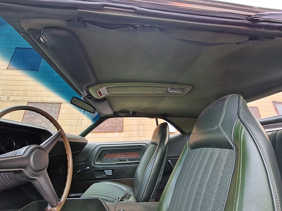 Dodge Challenger 9 of 10