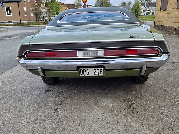 Dodge Challenger 3 of 5