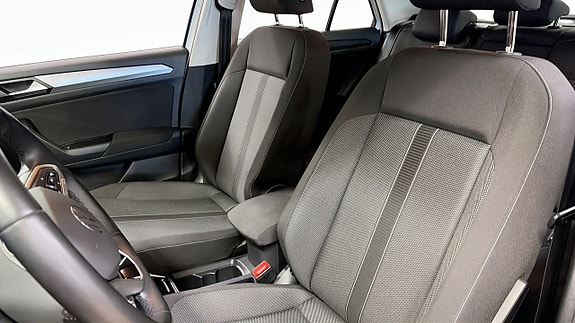 Volkswagen T-Roc 8 of 13